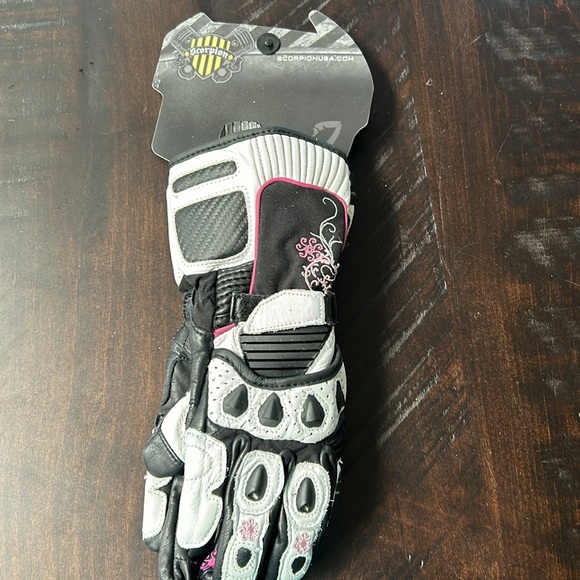 New Scorpion Riding Gloves Size XS - Picture 3 of 4